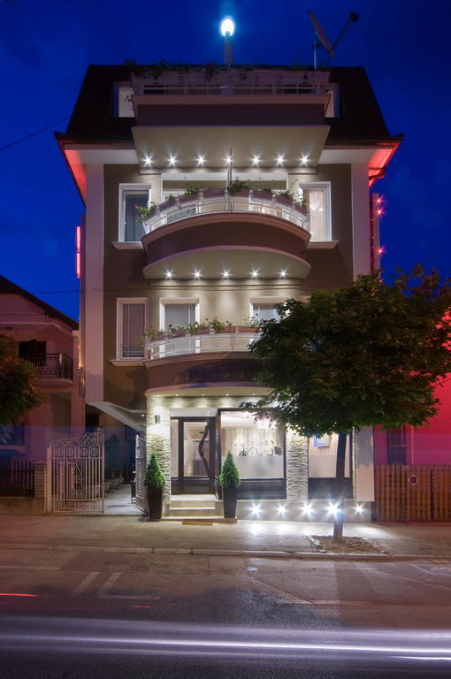 Garni Hotel President De Luxe Kragujevac Exterior photo