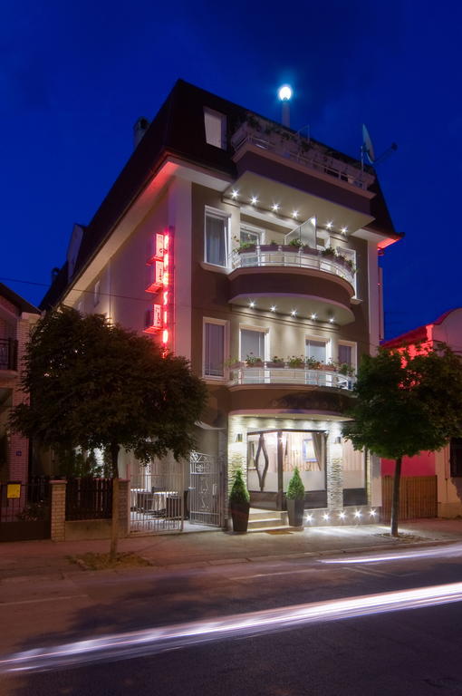 Garni Hotel President De Luxe Kragujevac Exterior photo